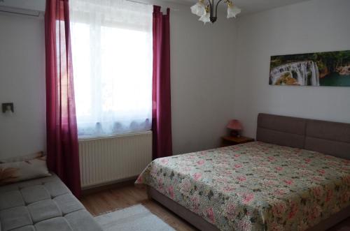 Katil atau katil-katil dalam bilik di Gázláng Apartman