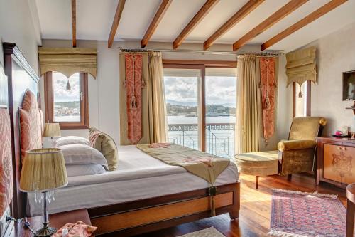 a bedroom with a bed and a balcony at Bulbul Yuvası Boutique Hotel in Foça