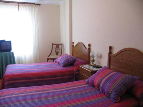 Tempat tidur dalam kamar di Habitaciones Vistamar