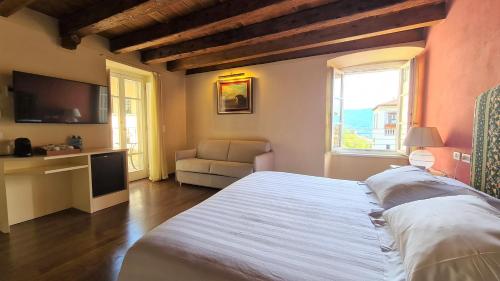 Postel nebo postele na pokoji v ubytování Hotel Piazza Vecchia