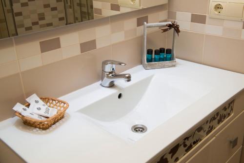 Ένα μπάνιο στο Las Damas Premium 23F Beach Front - Pool & Parking