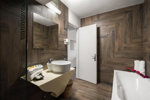 A bathroom at Pantokrator Hotel