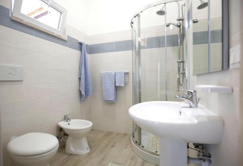 a bathroom with a sink and a toilet at Villa Latino in Vieste