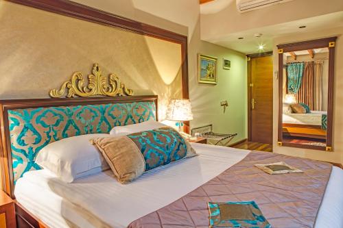 a bedroom with a large bed in a room at Bulbul Yuvası Boutique Hotel in Foca