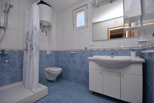 Ένα μπάνιο στο Apartment with sea view 3558-3