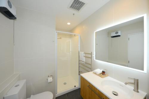 Ένα μπάνιο στο West Fitzroy Apartments