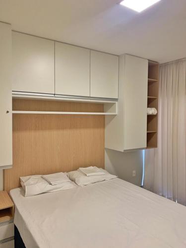 a bedroom with a large bed with white cabinets at Resort Île de Pipa Flat in Pipa