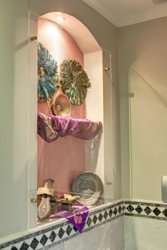 a glass shelf in a bathroom with plants on it at Bulbul Yuvası Boutique Hotel in Foca