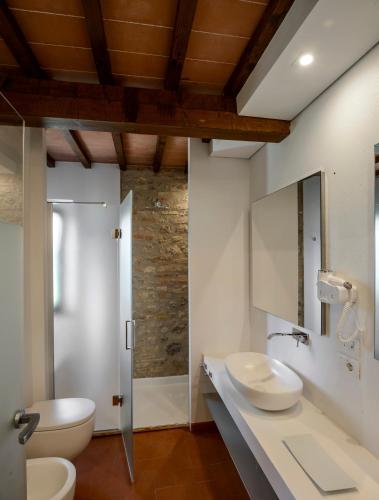 a bathroom with two sinks and a shower at Tenuta Sovestro - Agriturismo e winery in San Gimignano