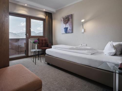 Postel nebo postele na pokoji v ubytování Hotel-Gasthof zur Schönen Aussicht