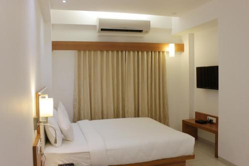 Кровать или кровати в номере Hotel Ashray Inn