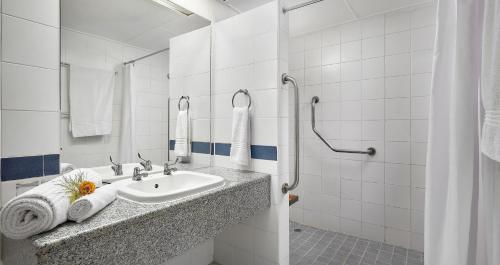 Bathroom sa ANEW Hotel Capital Pretoria