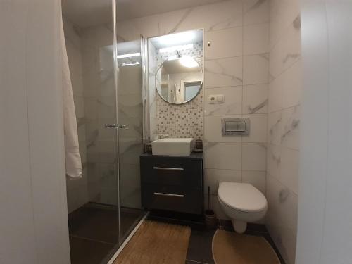 Ένα μπάνιο στο Apartment Hana with a private Pool