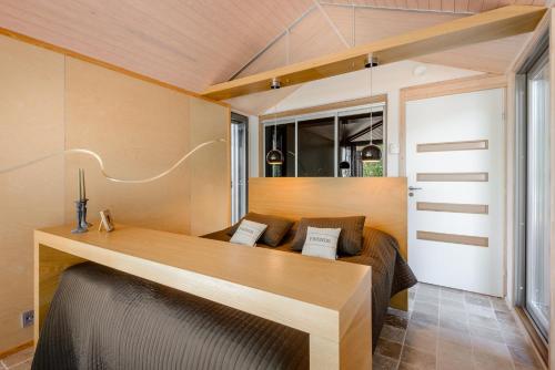 Säng eller sängar i ett rum på Reelinki Seafront Villa Amando