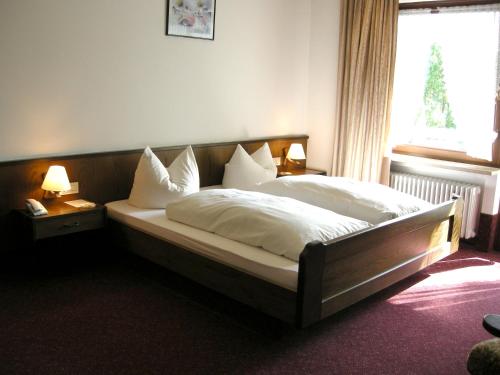 Postel nebo postele na pokoji v ubytování Hotel Rhönhof