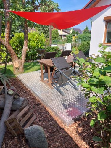 Taman di luar Ferienhaus in Bernau bei Berlin