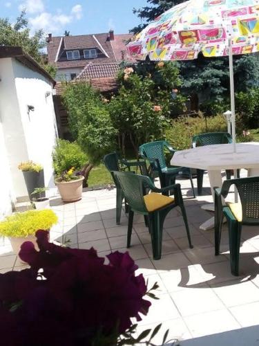 Taman di luar Apartman Ráchegy