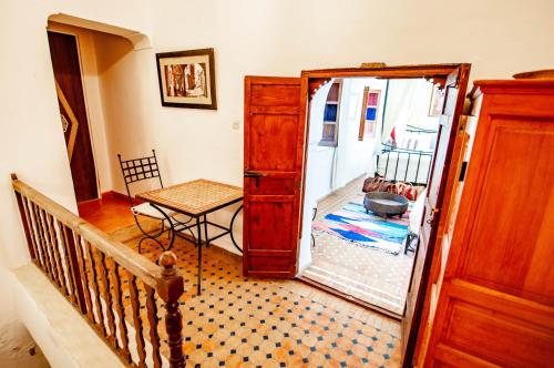 a hallway with a door leading to a room at Hotel & Spa Riad Dar El Aila in Marrakech