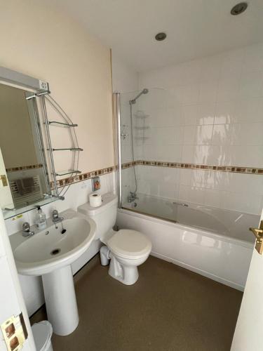 a bathroom with a sink and a toilet and a tub at Station House, Dartmoor and Coast located, Village centre Hotel in South Brent