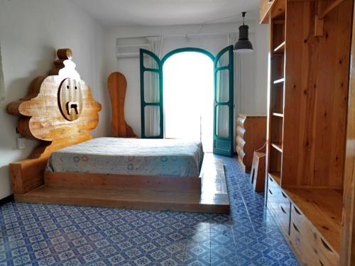Cama ou camas em um quarto em Museo Albergo d'Arte Contemporanea Atelier Sul Mare
