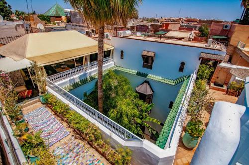 an aerial view of a house with palm trees at Hotel & Spa Riad Dar El Aila in Marrakech