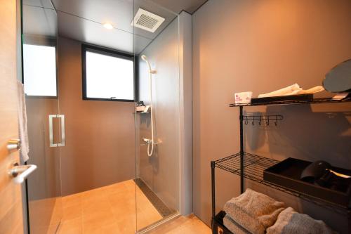 Ένα μπάνιο στο STAY KARATEL