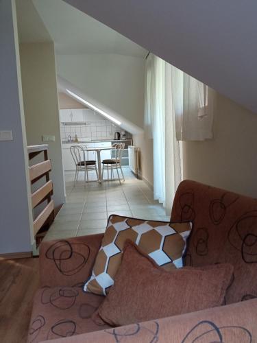 Coin salon dans l'établissement Markal Apartman