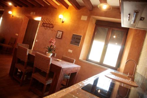 a kitchen with a table and chairs in a room at La Cachumba in Ruidera