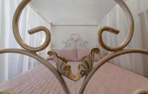 a metal bed frame with a pink crib at Seranova Luxury Hotel - Adults Only in Ciutadella