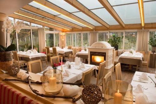 Hotel Schallerhofにあるレストランまたは飲食店
