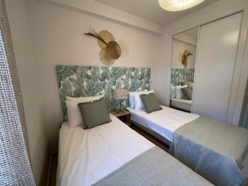 Katil atau katil-katil dalam bilik di Penthouse beach apartment