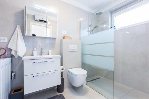 Koupelna v ubytování Petra modern apartment with free parking and BBQ