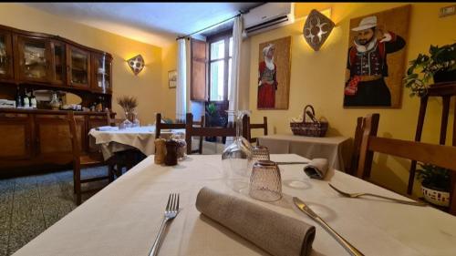 A restaurant or other place to eat at Al Vecchio Corso B&B