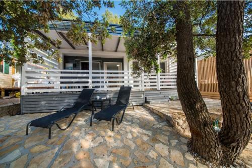 Sunny Day, Mobile home