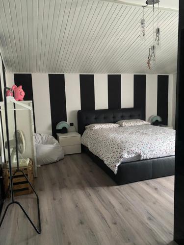 A bed or beds in a room at Il Castellaccio