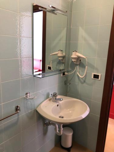 Phòng tắm tại MH HOTEL VARAZZE