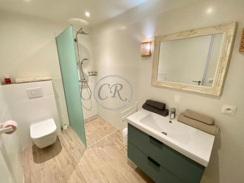 Et badeværelse på T2 standing 800m de la plage de St Clair