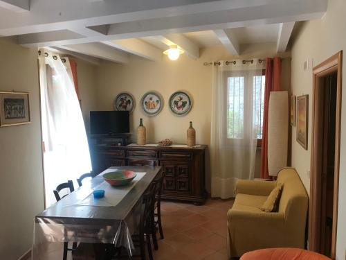 a living room with a table and a couch at Da Sabrina in Castellabate