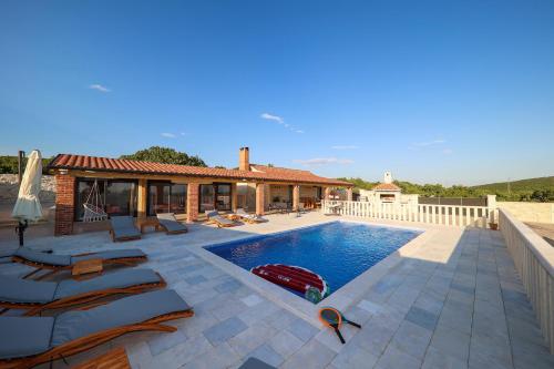 Poolincluded - Villa Hilltop Haven – Photos 3