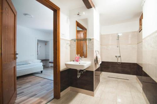 Koupelna v ubytování Natúra Panzió&Apartmanház