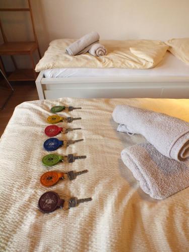 a group of buttons on a bed at TrattoriaDonLillo Fewo in Idstein