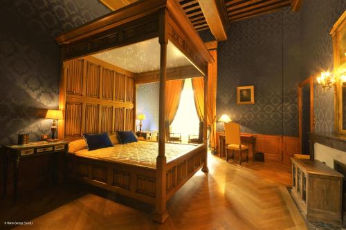 Tempat tidur dalam kamar di Château de Vault de Lugny