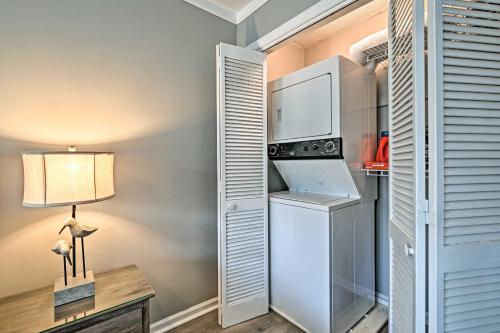 Couple’s Retreat w/ Balcony in Surfside Beach! photo 15