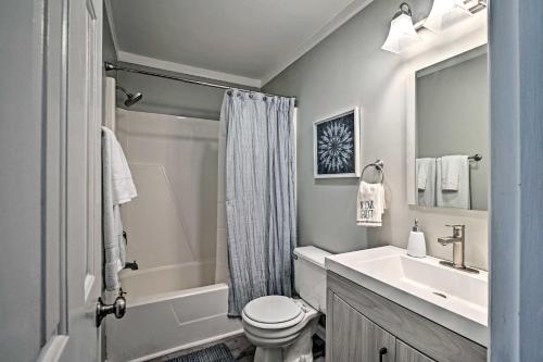 Couple’s Retreat w/ Balcony in Surfside Beach! photo 4