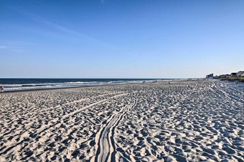 Couple’s Retreat w/ Balcony in Surfside Beach! photo 20