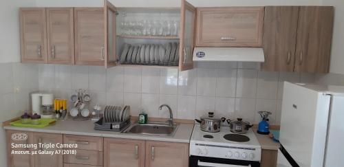 Dapur atau dapur kecil di Achille's apartment