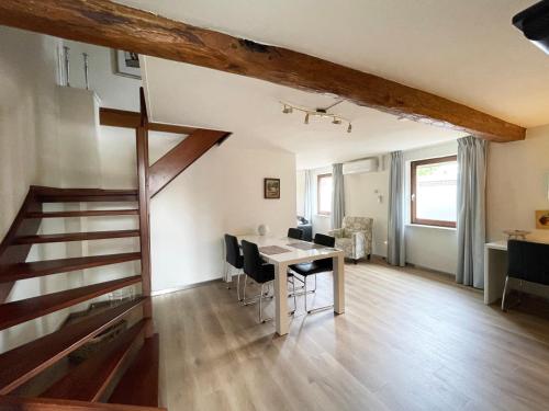 a dining room with a table and some chairs at Vakantieappartement Diepstraat in Eijsden