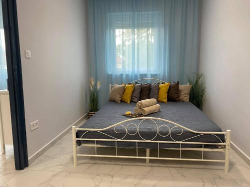 a bed sitting in a room with a window at Daylight City Center in Szeged