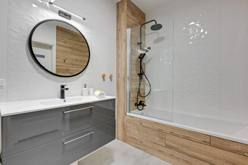 Kúpeľňa v ubytovaní Apartament Wilcza Gdańsk TriApart
