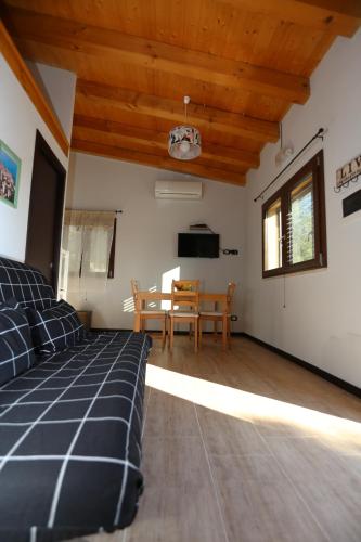 a living room with a bed and a table at Cuore Della Valle in Cefalù
